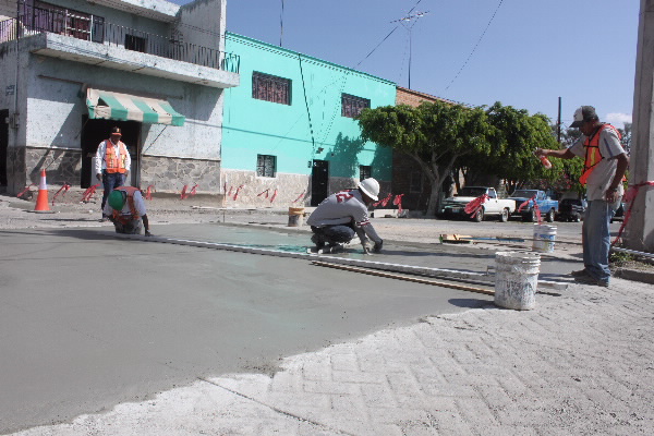 Street repair in Yahualica Street repair in Yahualica