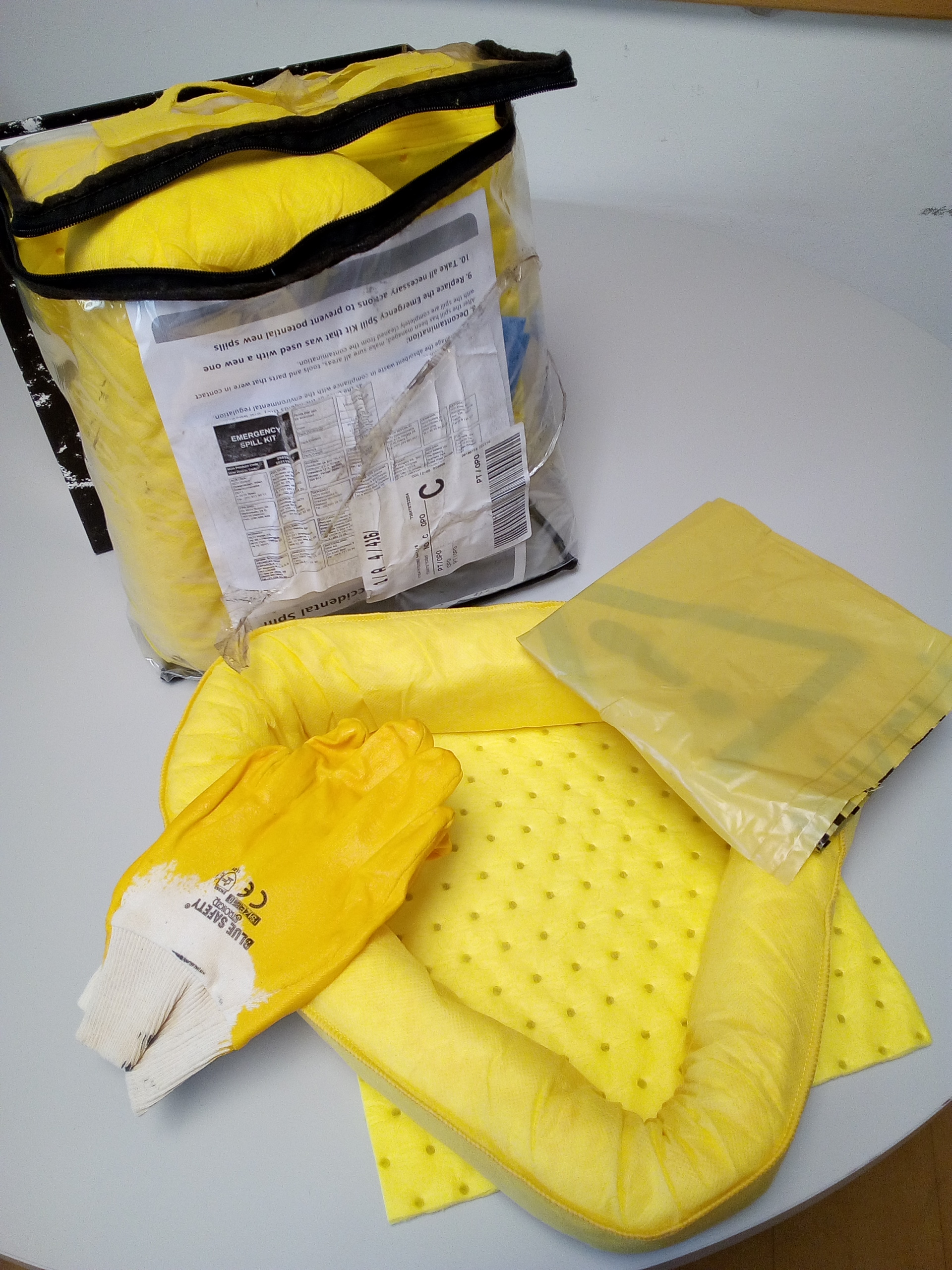 Kits de emergencia ambiental entregados a los encargados de obra