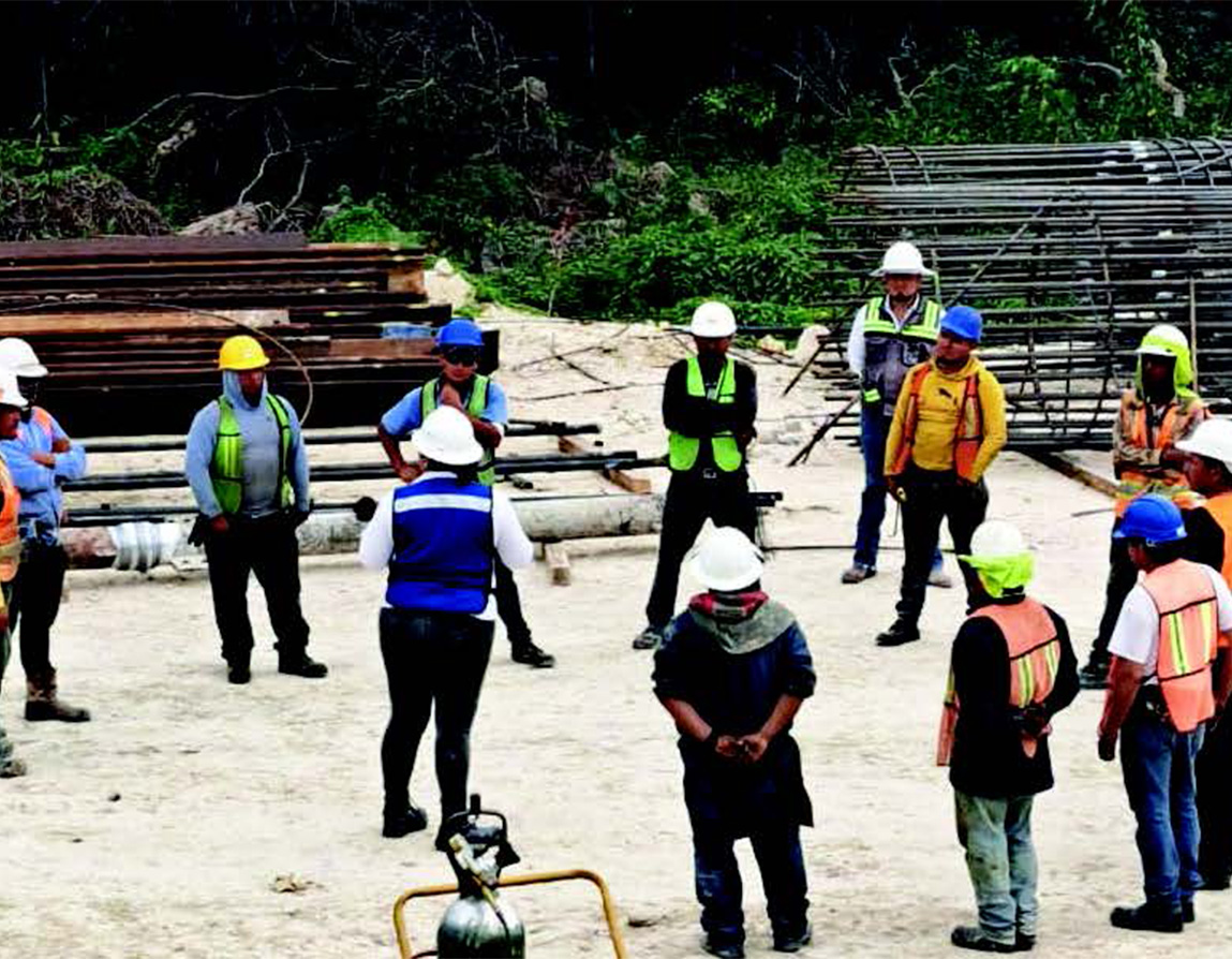 Participants in the Environmental Education Programme to promote environmental awareness among the construction site team