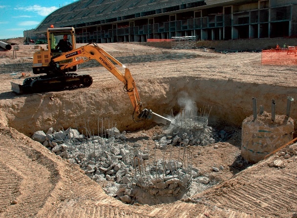 El proyecto contemplaba la excavación de cada encepado, lo cual dificultaba los trabajos de descabezado, ferrallado y encofrado de los mismos.