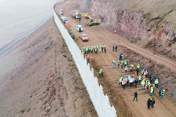 The President of Chile visits the works of FCC Construccion, second access of Iquique and Alto Hospicio