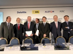 José Mayor of FCC Chairman participates in the Seventh Meeting of the Infrastructure Sector.