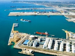 Primera operativa en el nuevo atraque del Muelle de la Química en el Puerto de Tarragona, construido por FCC.<br />