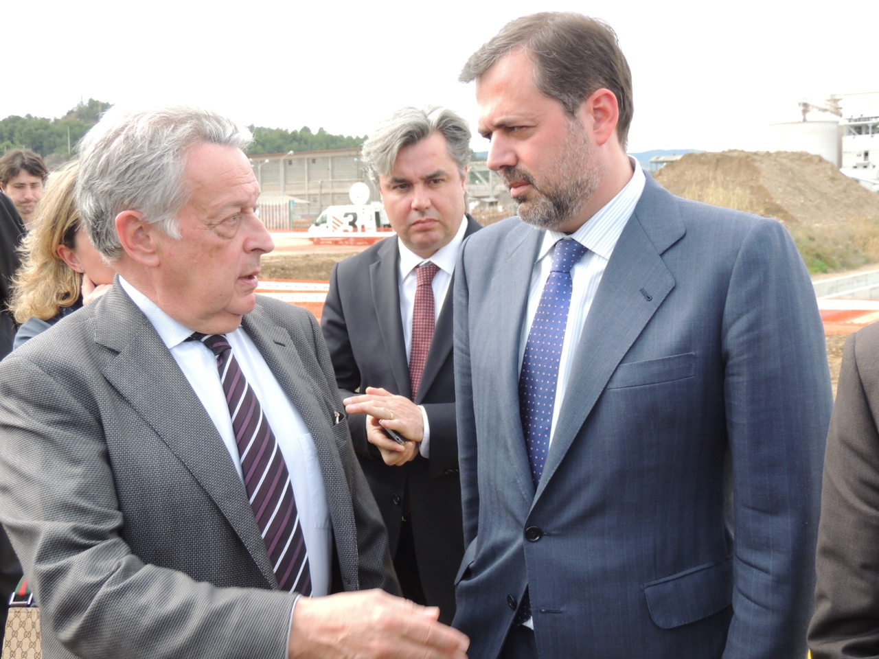 FCC y el Ministerio de Agricultura, Alimentación y Medio Ambiente comienzan los trabajos de descontaminación del embalse de Flix