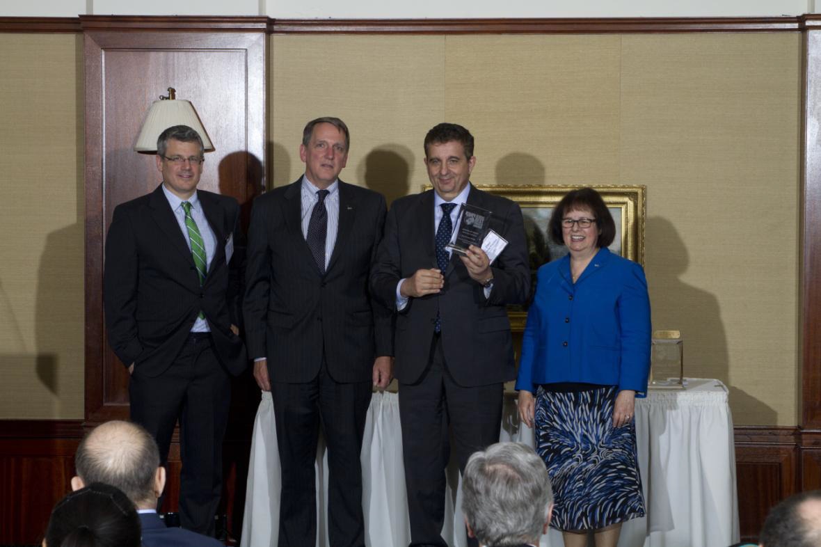 FCC recibe el Premio al Mérito otorgado por ENR por el Puente de Nueva Europa en Bulgaria