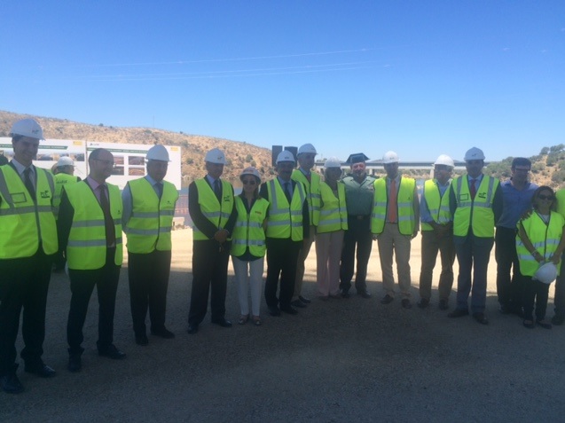 La ministra de Fomento visita el viaducto de Almonte, en Cáceres, para comprobar el avance de las obras