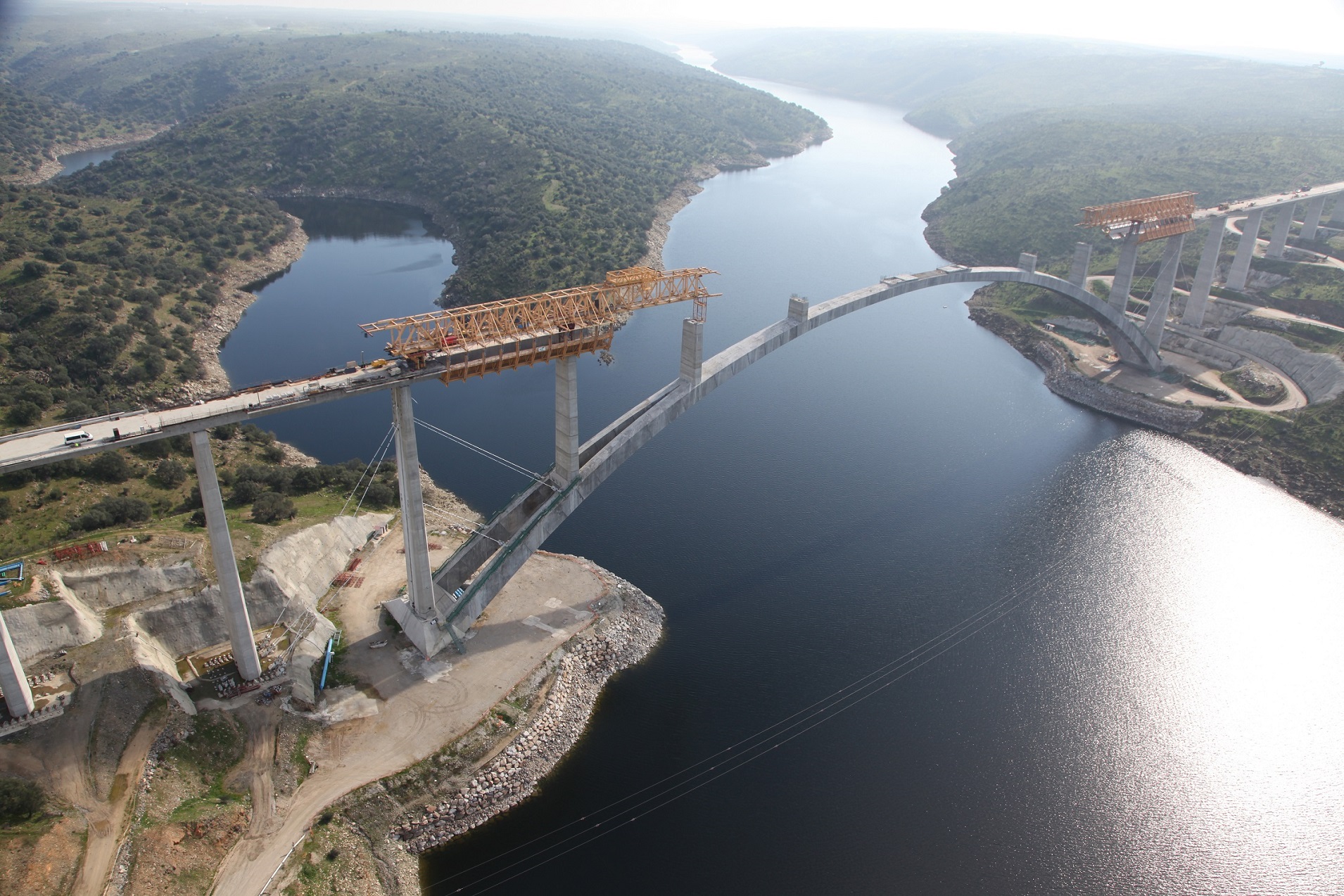 FCC entra en la recta final de la construcción del viaducto de Almonte