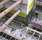 El Ministro de Obras Públicas y Medio Ambiente de Grecia visita las obras del Metro de Atenas.