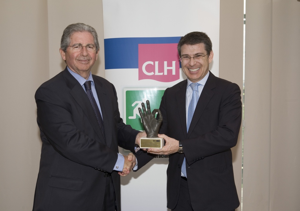 The CLH Group honours FCC Industrial with its 2013 Zero Accidents Award