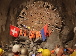 FCC finaliza la perforación del segundo tubo del túnel de San Gotardo en Suiza