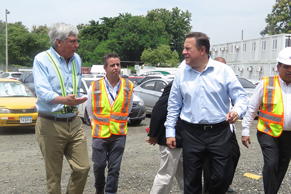El presidente de Panamá, Juan Carlos Varela, visita las obras de FCC