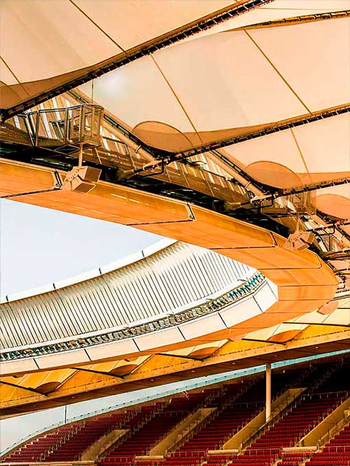Telhado e arquibancadas do Estádio Metropolitano