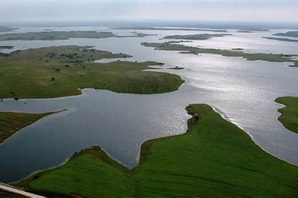 obras de construcción del circuito hidráulico de Reguengos de Monsaraz y bloque de riego de Peral