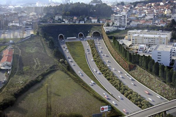 Ramalho Rosa Cobetar started the construction of the A4 motorway in Aguas Santas
