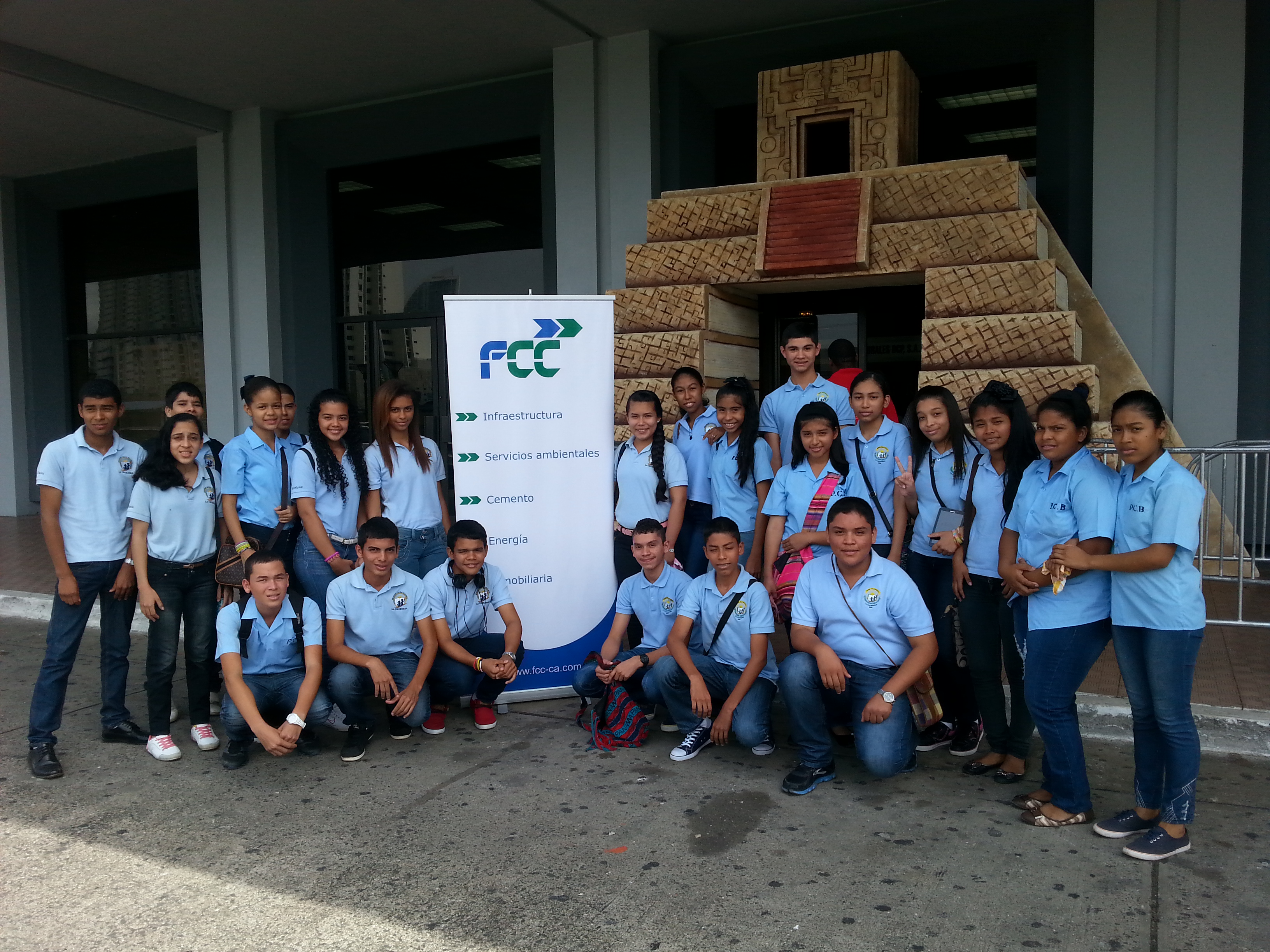 FCC visita la X feria Internacional del Libro en Panamá con estudiantes de La Chorrera